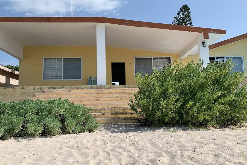 La Casa Amarilla Frente Al Mar Villa Chelem Eksteriør billede