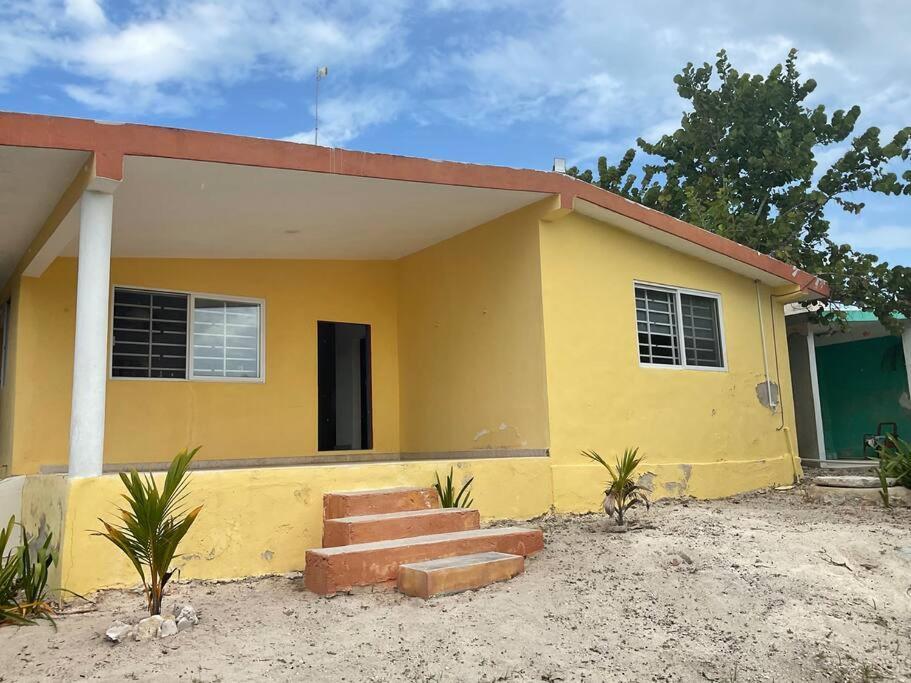 La Casa Amarilla Frente Al Mar Villa Chelem Eksteriør billede
